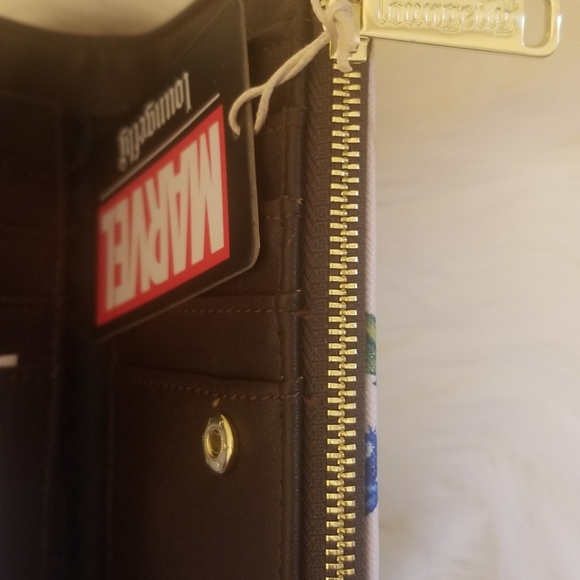 CAPTAIN MARVEL FLORAL PRINT WALLET - Picture 4 of 5